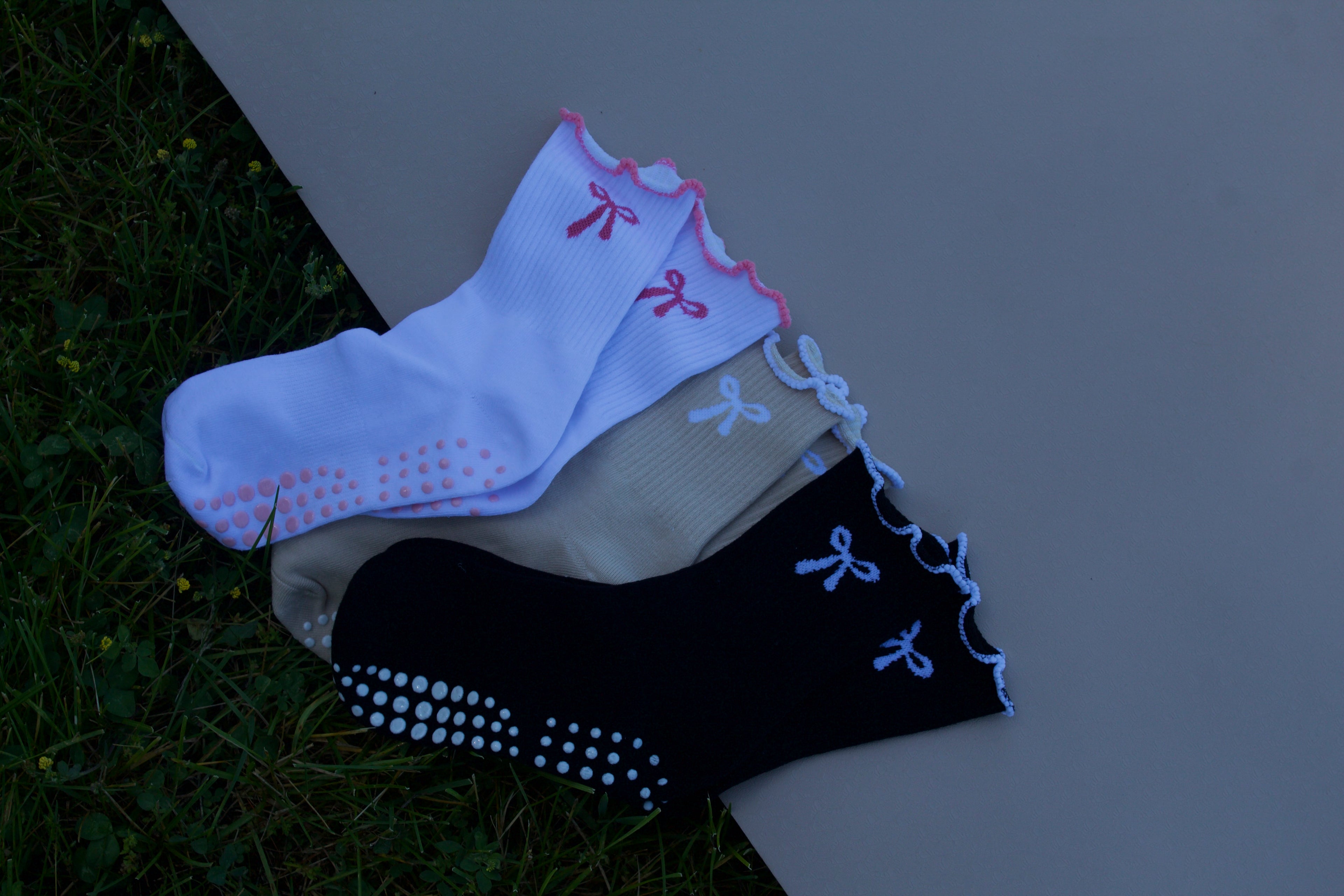 Everyday Bow Pilates Socks